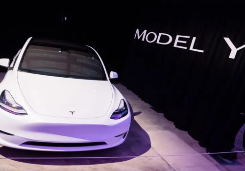 टेस्लाको ‘पूर्ण स्वचालित’ बिटा मोडमा रहेको कार क्यालिफोर्नियामा दुर्घटनापछि गम्भीर रुपमा क्षतिग्रस्त