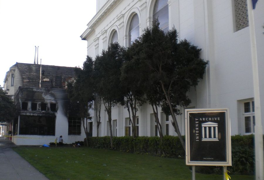 इन्टरनेट आर्काइभले डिजिटल बुक उधारो दिँदा प्रतिलिपि अधिकार नियमहरू उल्लङ्घन