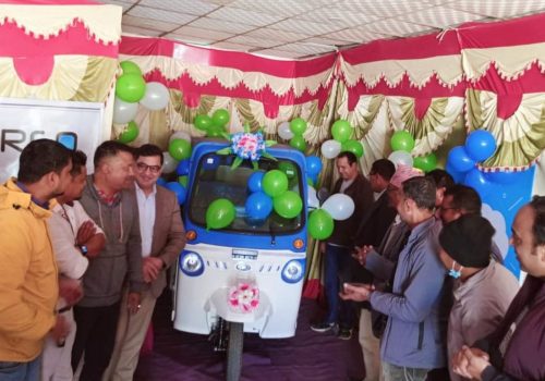 ट्रियो लिथियम आयोन इलेक्ट्रिक अटो धनगढीमा सार्वजनिक