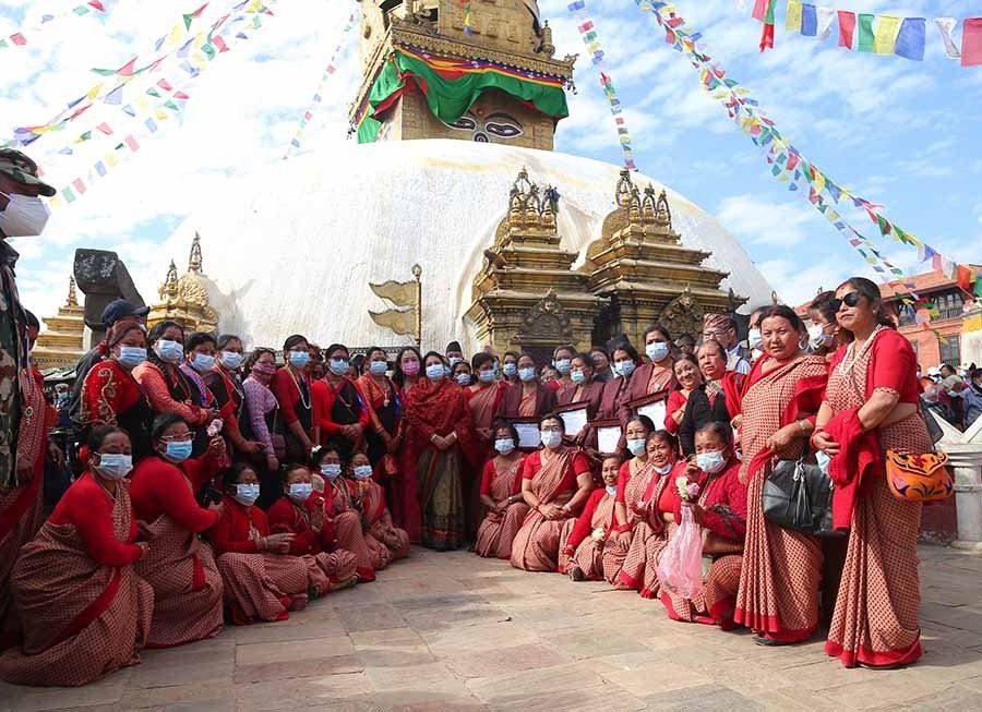 विद्युतीय सवारी साधन सञ्चालन गर्न राष्ट्रपति भण्डारीको जोड