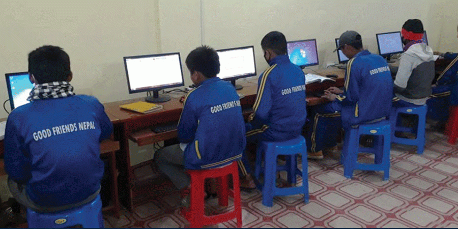 दुर्गमको विद्यालयमा कम्प्युटर शिक्षा पढाइ