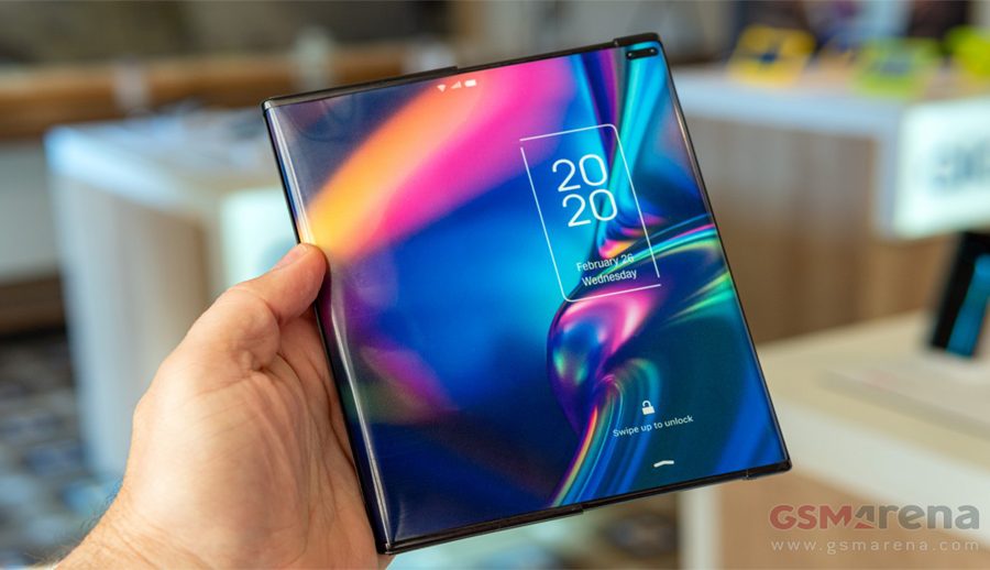 टीसीएलद्वारा ‘फोल्ड एन रोल’ स्मार्टफोनको प्रोटोटाइप प्रदर्शन