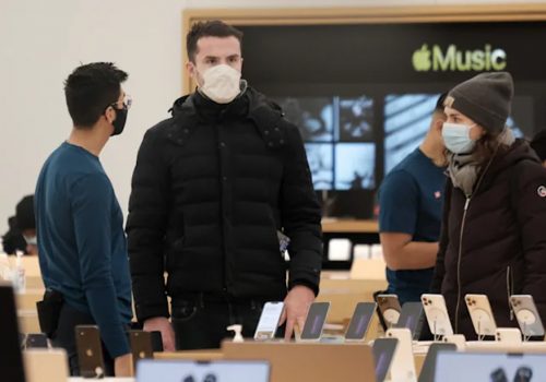 एप्पलका सबै अमेरिकी स्टोरहरूमा भ्रमण गर्ने ग्राहकहरूले मास्क लगाउनु आवश्यक