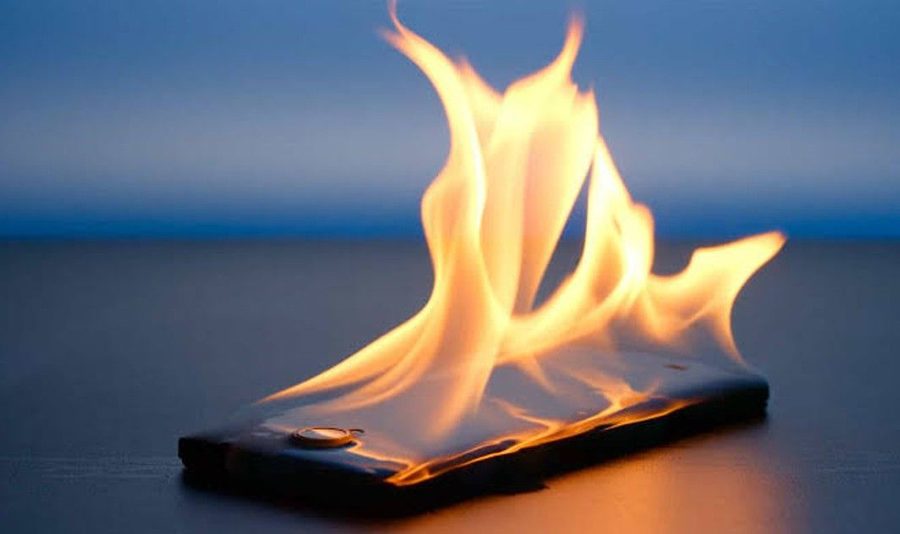 अनलाइन कक्षामा पढिरहेको समय मोबाइल विष्फोट हुँदा भारतमा एक बालक गंभिर घाईते