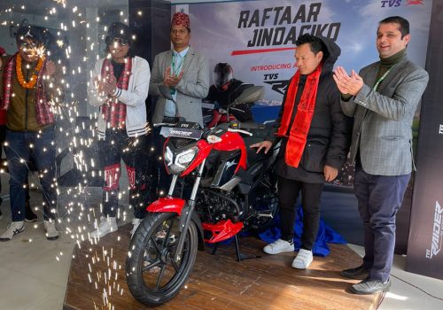 टिभिएस राइडर पोखरास्थित टिभिएस सोरुम बतास ब्रदर्समा सार्वजनिक