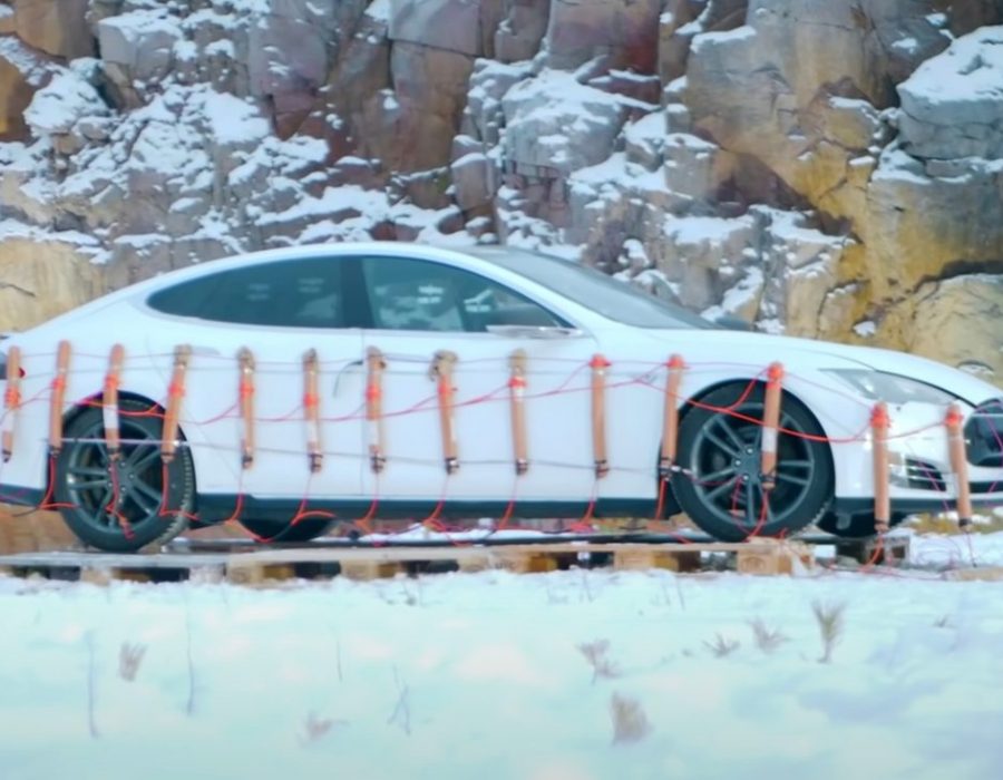 टेस्ला मालिकले आफ्नो मोडेल एसलाई डायनामाइट लगाएर बिस्फोट गराए, यस्तो छ कारण