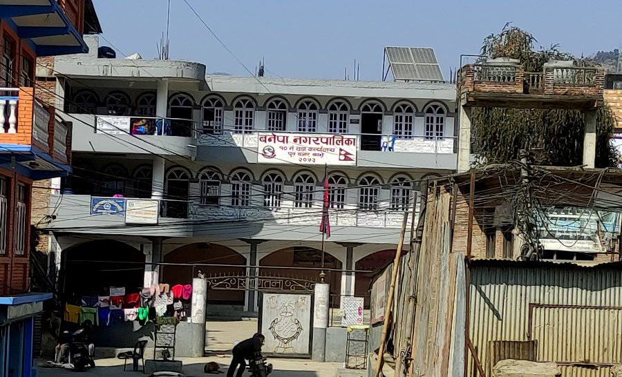 बनेपा बहुप्राविधिक शिक्षालयले सहमति जनाइ नसकेको भएपनि बनेपा नगर कार्यालय शिक्षालयमा सार्ने तयारी