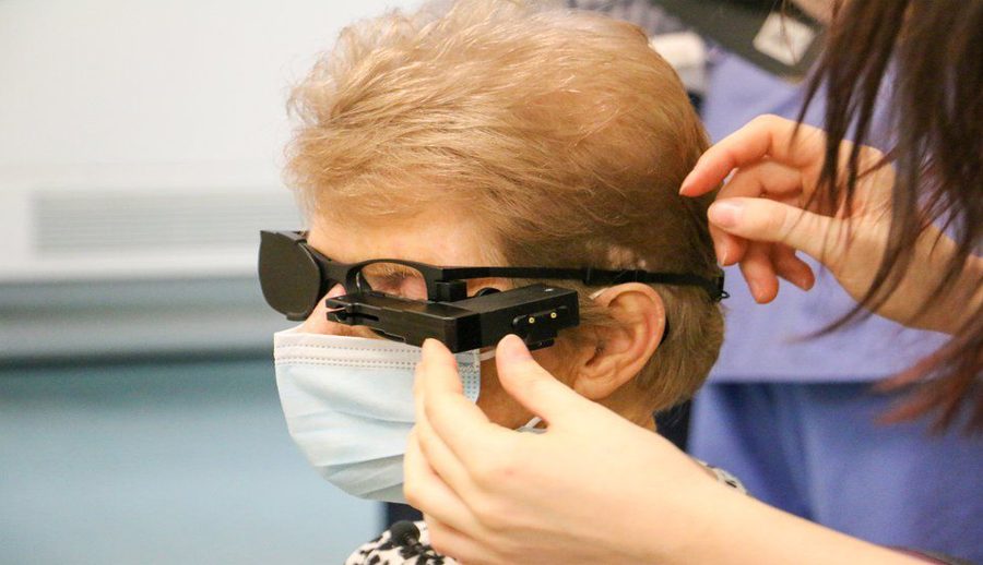 किन गरियो बेलायतमा ८८ वर्षीया वृद्धामा ‘बायोनिक आँखा’ प्रत्यारोपण?