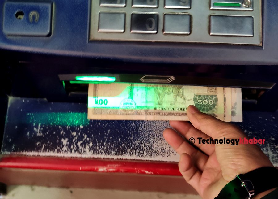 एनएमबि र कृषि विकास बैंकको एटिएम मेसिन फुटाउने ३ जना युवा पक्राउ