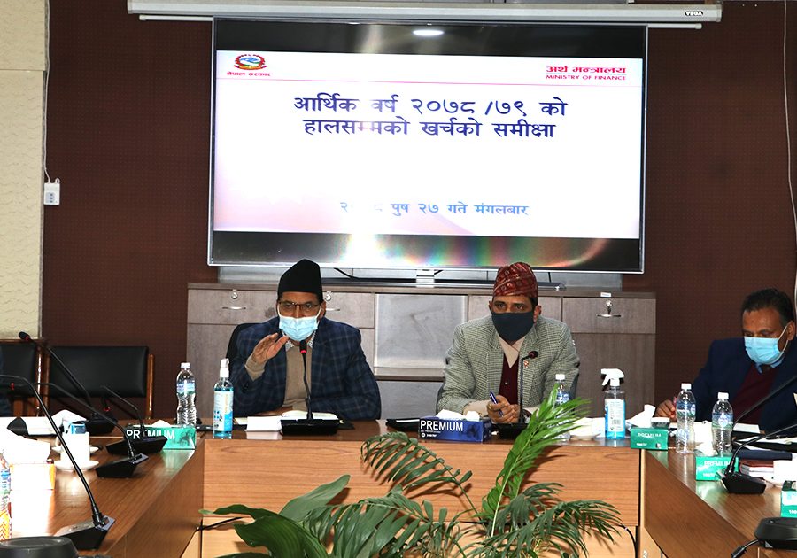 सरकारी कामकारबाही डिजिटल माध्यममा लैजान अर्थमन्त्री शर्माको आग्रह