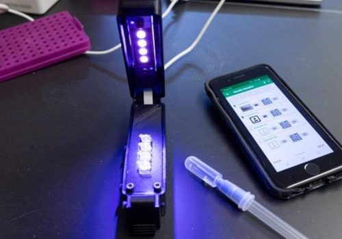 स्मार्टफोनले २० मिनेटमै पत्ता लगाउनेछ कोभिड-१९, अनुसन्धानकर्ताले विकास गरे डायग्नोस्टिक उपकरण