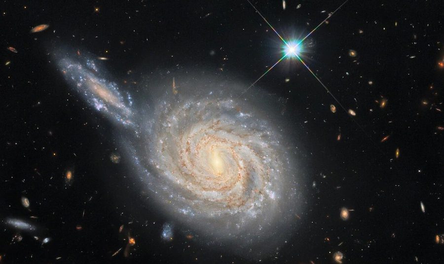 दुई समानरुपमा ठोक्किन लागेका आकाशगंगाको फोटो यस्तो छ