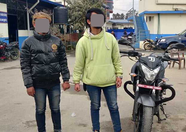 पठाओ राइडरलाई अपहरण गरेर लुटपाट गर्ने दुई व्यक्ति पक्राउ