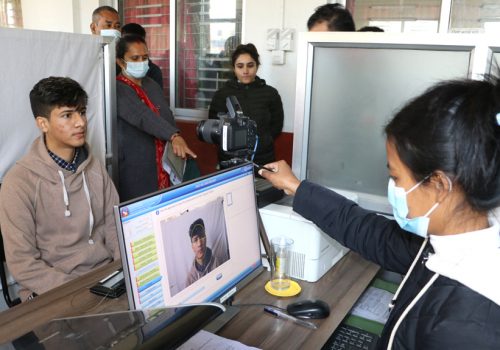 राष्ट्रिय परिचयपत्रलाई विवरण टिपाउनै सकस