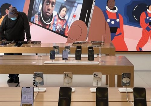 सन् २०१७ यता वैश्विक स्मार्टफोनको बजार पहिलो पटक बढ्यो: रिपोर्ट