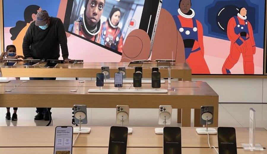 सन् २०१७ यता वैश्विक स्मार्टफोनको बजार पहिलो पटक बढ्यो: रिपोर्ट