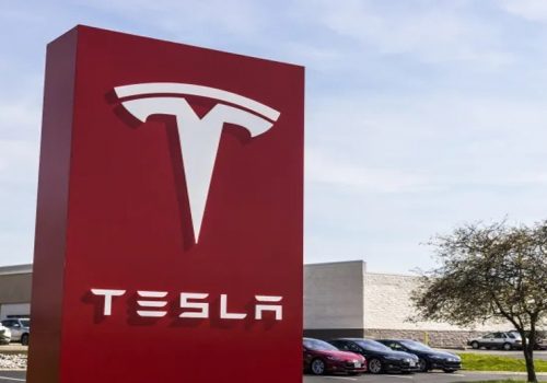 मस्कको विस्तारित सौर्य रणनीतिलाई समर्थन गर्न कर्मचारी भर्ना गर्दै टेस्ला