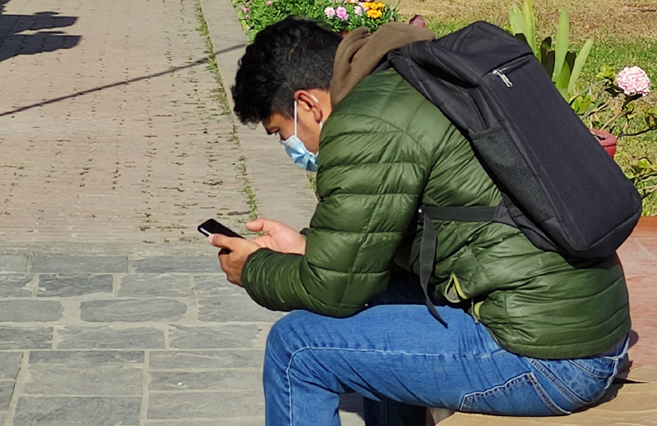 डाटाको दूरुपयोग रोक्न गुगलले ‘ऋण उपलब्ध गराउने एप्स’मा क्र्याक डाउन गर्दै