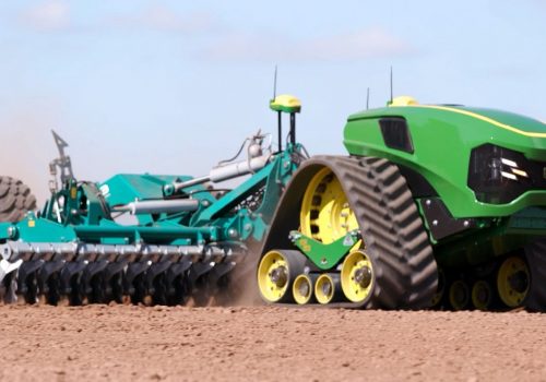 जोन डियरले अटोनोमस ट्रयाक्टर उत्पादन गर्दै, स्वचालितरुपमा आफैं खेत खन्न सक्ने