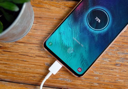 स्मार्टफोनलाई चाँडै फुल चार्ज गर्न यी विषयमा ध्यान दिनुस्, अपनाउनुस फास्ट चार्जका लागि यी टिप्स