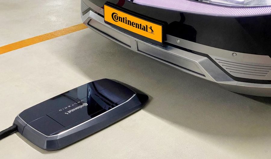 स्वचालितरूपमा ईलेक्ट्रिक भेहिकल चार्ज गर्ने स्मार्ट चार्जिङ रोबोट