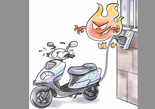 चार्जिङमा राखिएको ईलेक्ट्रिक स्कूटर भारतमा बमजस्तै एक्कासी विष्फोट