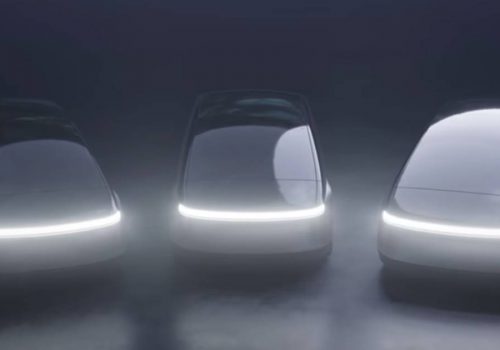 एक चार्जमा १ हजार किलोमिटर कुद्ने विश्वकै पहिलो इलेक्ट्रिक कार, ८ जना बस्न सकिने