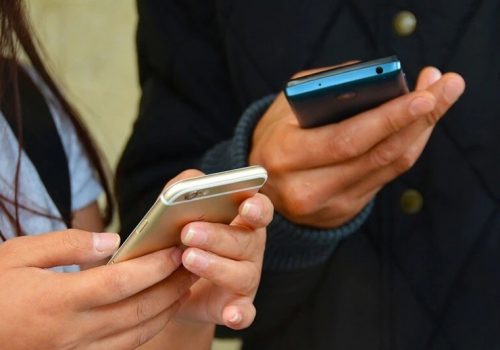 ६८ प्रतिशतले सेल्फी तथा ६४ प्रतिशतले घडी हेर्न मोबाइलको प्रयोग गर्ने: अध्ययन