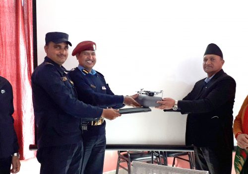 प्रहरीलाई ड्रोन क्यामरा र ल्यापटप सामग्री सहयोग