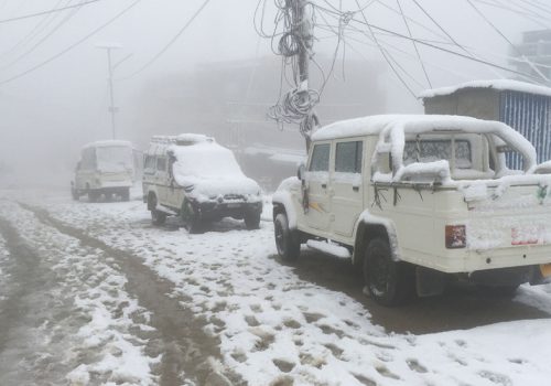 सुदूरपश्चिमका पहाडी जिल्लामा बाक्लो हिमपात हुँदा फोन तथा इन्टरनेट सेवा प्रभावित