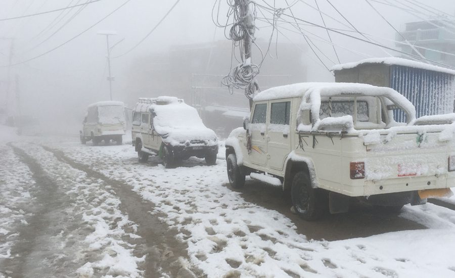 सुदूरपश्चिमका पहाडी जिल्लामा बाक्लो हिमपात हुँदा फोन तथा इन्टरनेट सेवा प्रभावित