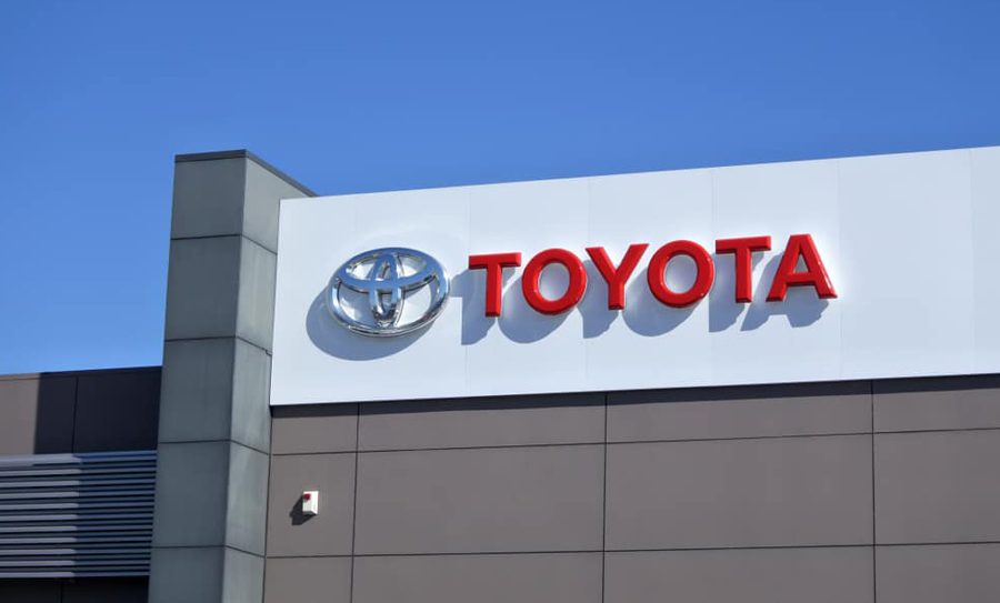 चिप्स अभावले गर्दा टोयोटाले परम्परागत ‘मेकानिकल कार की’ प्रयोग गर्ने