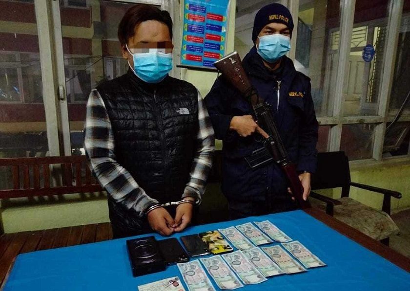 अनलाईनबाट मोबाइल फोन मगाई लुटेर भाग्ने एकजना पक्राउ