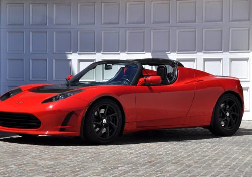 टेस्लाको ओरिजिनल रोडस्टर २ लाख ५० हजार अमेरिकी डलरमा बिक्री !