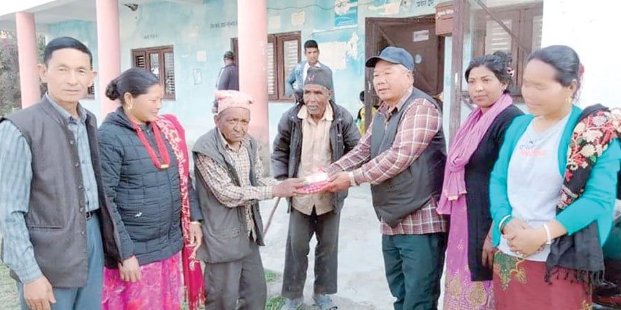 कटवाल पेसामा आबद्धलाई सिमसहितको मोबाइल सेट