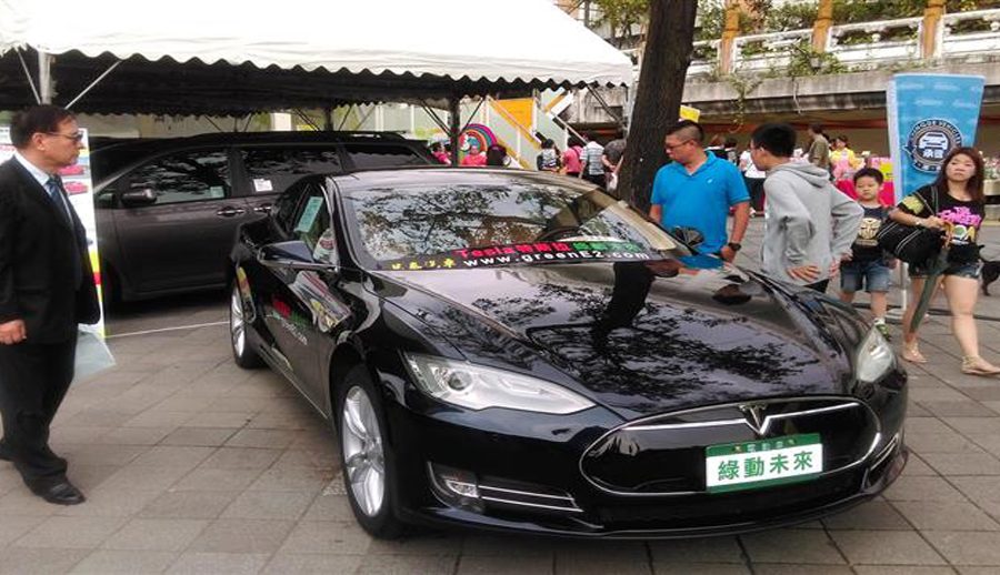 दुई पाङ्ग्रे विद्युतीय सवारी निर्माणमा आथर इनर्जी र फक्सकन इण्डियाबिच साझेदारी