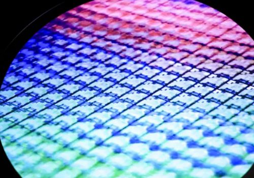 नियोन उत्पादनमा गिरावट आएसँगै चिप उत्पादक कम्पनीहरु संकटमा