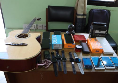 मोबाइल पसल फुटाई चोरी गर्ने २ जना पक्राउ
