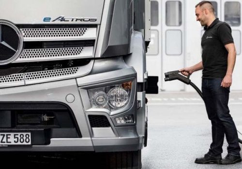 विद्युतीय ट्रकको लागत उच्च रहेको अटोमेकर डेमलर ट्रकको भनाई