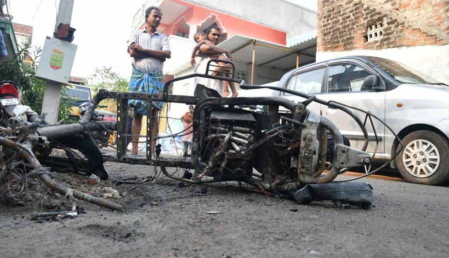 इलेक्ट्रिक बाइकमा आगलागी हुँदा भारतमा बाबुछोरीको ज्यान गयो