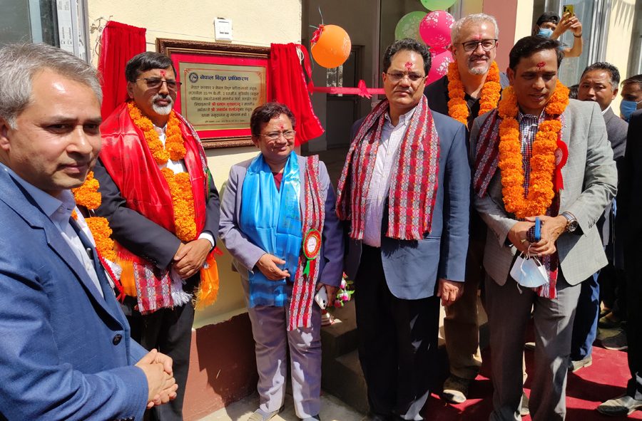 ग्याँसलाई विस्थापित गरी इन्डक्सन चुलो प्रयोग गर्न ऊर्जामन्त्रीको आग्रह