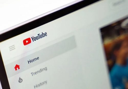 भिडियोको विशेष भागमा इमोजी रियाक्ट गर्न मिल्ने फिचर परीक्षण गर्दै यूट्युब