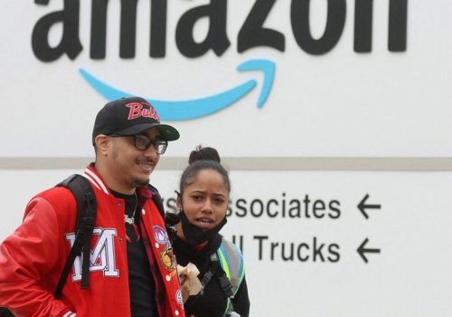 अनलाइन व्यापार घटेपछि अमेजन २०१५ यता पहिलो पटक घाटामा