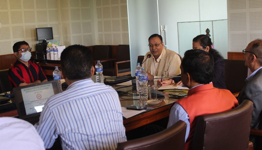 वायू प्रदूषण कम गर्न विद्युतीय सवारी साधन प्रयोगलाई बढाऔंः मन्त्री पौडेल