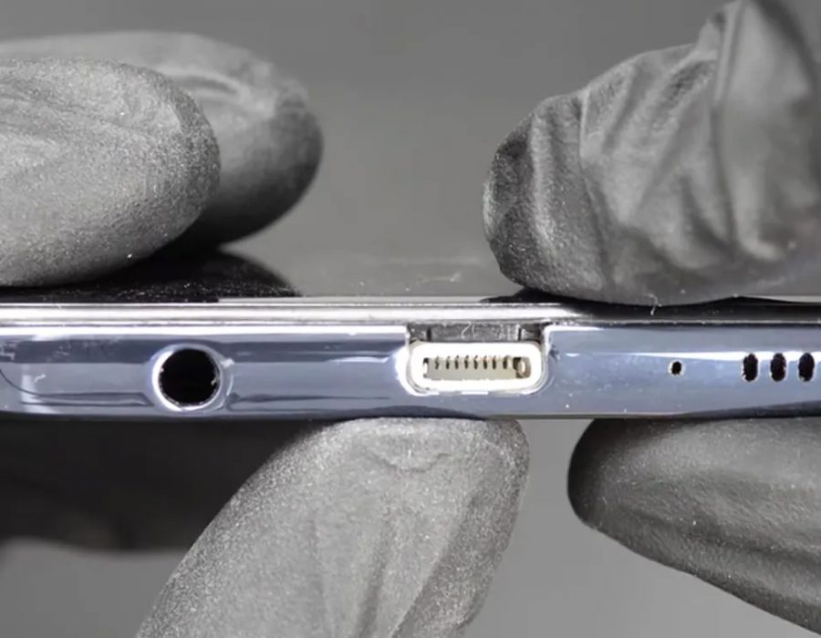 इन्जिनियरले बनाए एप्पलको लाइटनिङ पोर्टबाट चार्ज हुने एन्ड्रोइड फोन