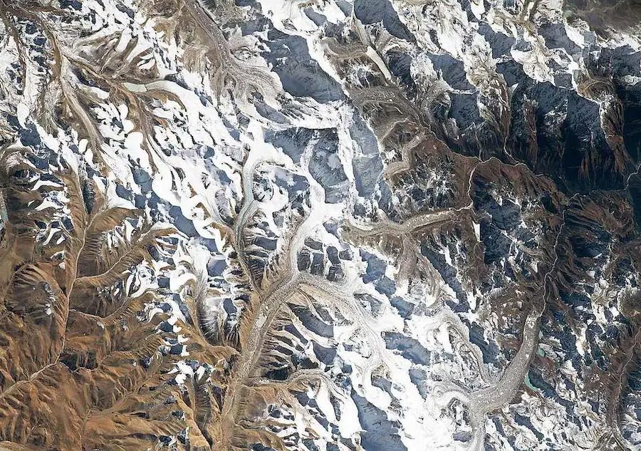 पृथ्वीको गहिराईमा भेटिए विश्वको सर्वोच्च शिखर सगरमाथाभन्दा १०० गुणा अग्ला दुई पहाड