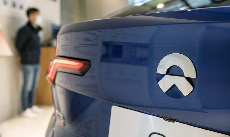 चिनियाँ इभी कम्पनी निओले म्याकलरेनलाई ब्याट्रीहरू आपूर्ति गर्ने रिपोर्ट