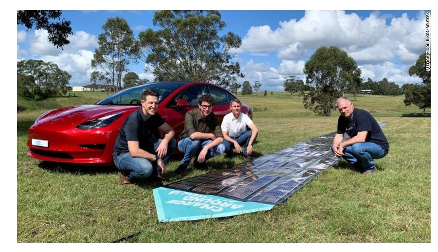 टेस्ला गाडीमा प्रिन्टेड सोलर प्यानल जडान गर्दै अस्ट्रेलियाका वैज्ञानिक