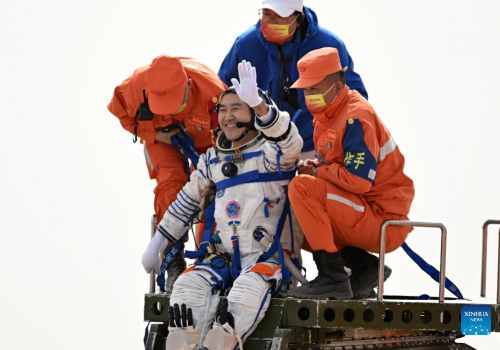 छ महिनाको अन्तरिक्ष स्टेशन मिसन पूरा गरेर फर्किए चिनियाँ अन्तरिक्ष यात्रीहरू