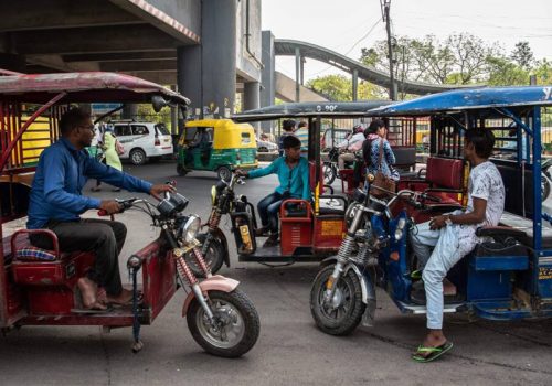 भारतले विद्युतीय स्कुटर, रिक्साका लागि नयाँ ‘ब्याट्री स्वाप’ नीतिको योजना गर्दै
